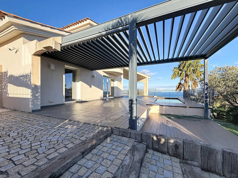 Maison contemporaine - 197 m² - 4 pièces