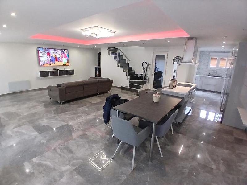 Maison - 144 m² - 3 pièces