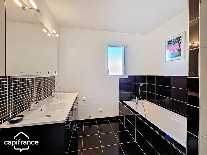 Maison - 121 m² - 6 pièces