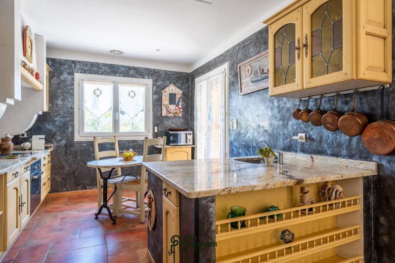 Villa - 243 m² - 7 pièces