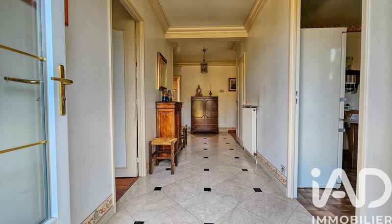 Maison - 210 m² - 8 pièces