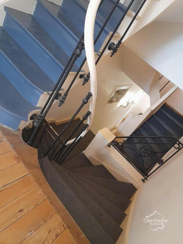 Propriété - 300 m² - 11 pièces