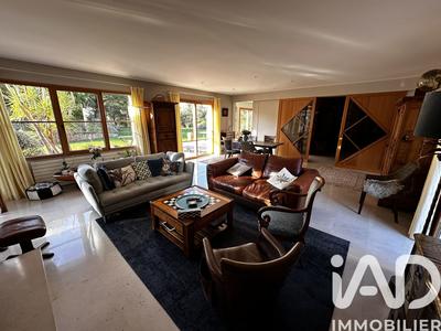 Maison - 388 m² - 10 pièces