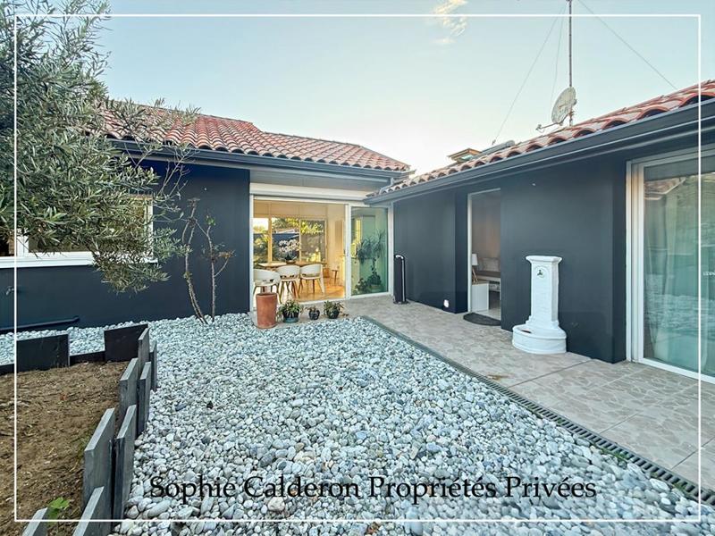 Maison - 250 m² - 9 pièces