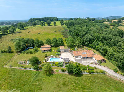 Maison - 213 m² - 7 pièces