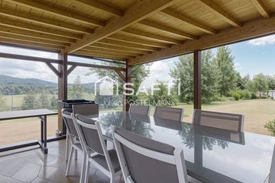 Maison - 201 m² - 8 pièces