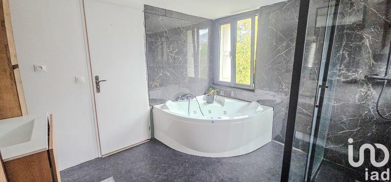 Maison - 235 m² - 8 pièces