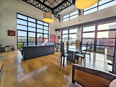 Loft - 231 m² - 6 pièces