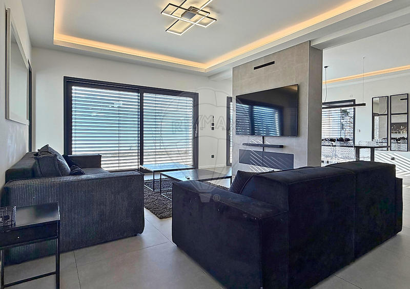 Villa - 232 m² - 6 pièces