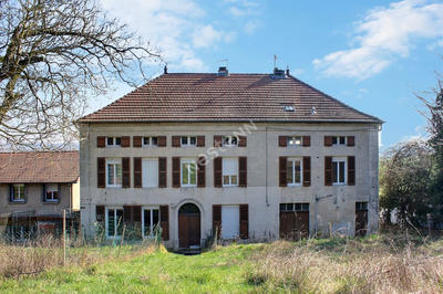 Maison - 204 m² - 9 pièces