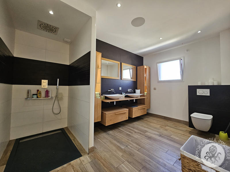 Maison - 203 m² - 6 pièces