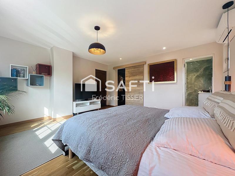 Maison - 220 m² - 8 pièces