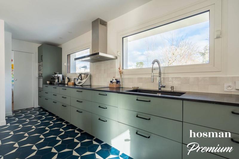 Appartement - 211 m² - 6 pièces