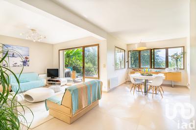 Maison - 234 m² - 9 pièces