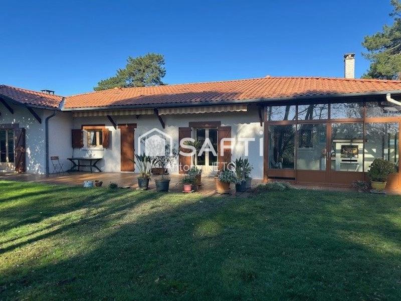 Maison - 212 m² - 8 pièces