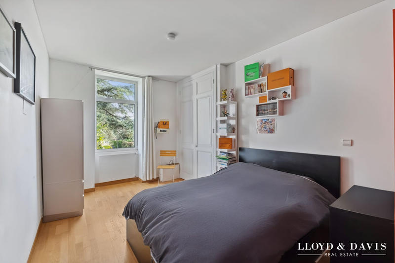 Maison - 280 m² - 9 pièces