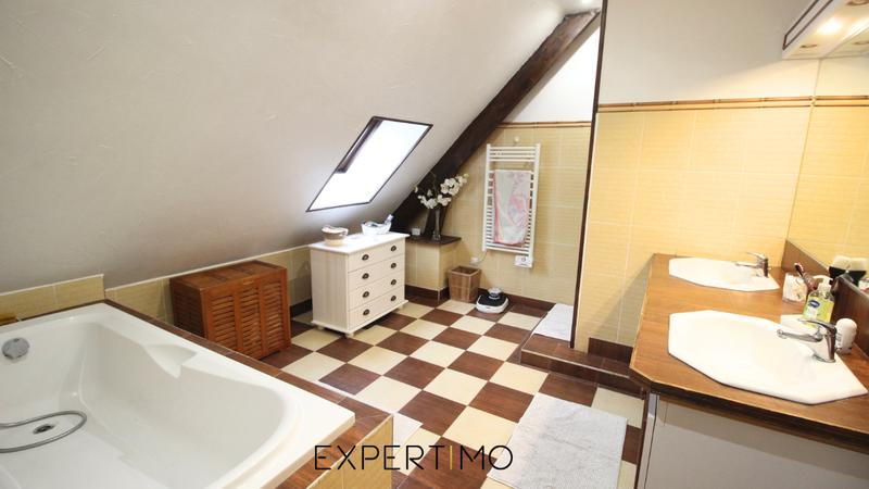 Maison - 210 m² - 7 pièces