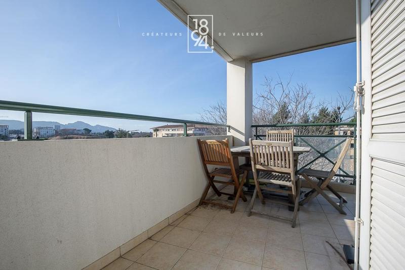 Appartement - 85 m² - 4 pièces