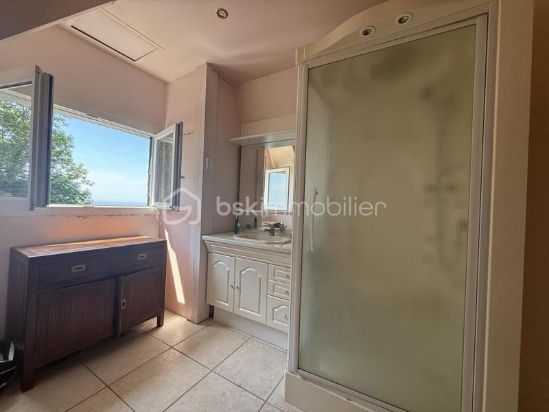 Propriété - 340 m² - 9 pièces
