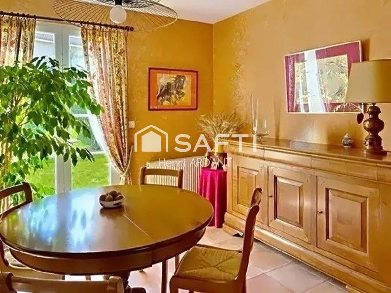 Maison - 240 m² - 7 pièces