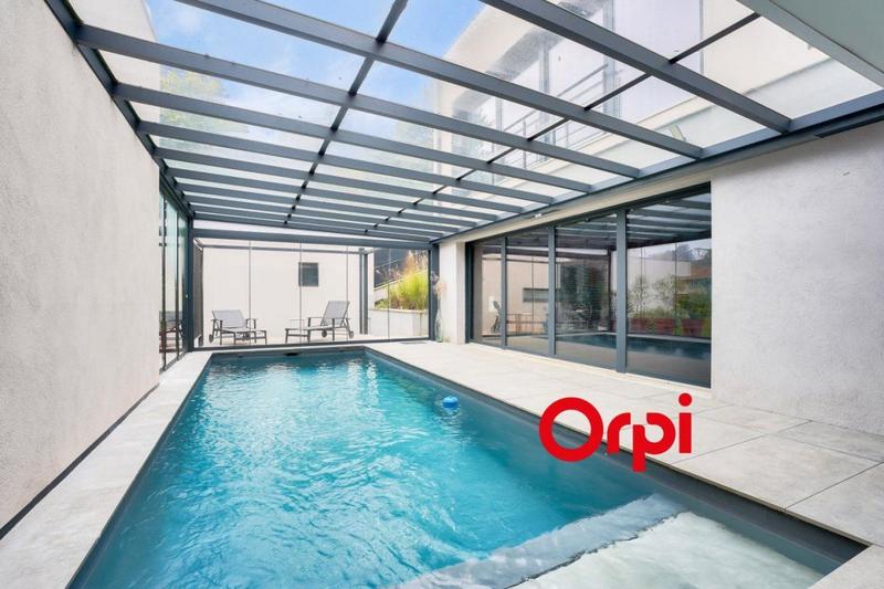 Maison - 319 m² - 6 pièces