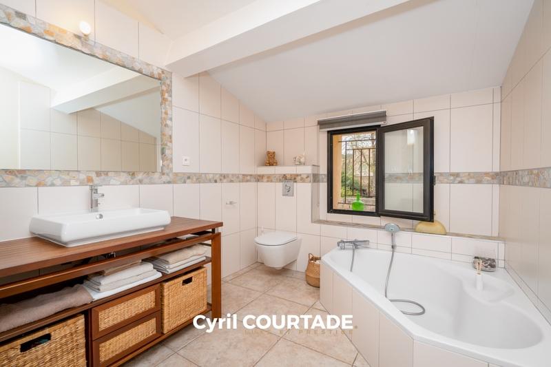 Maison en pierre - 236 m² - 7 pièces