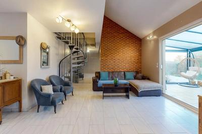 Maison - 273 m² - 8 pièces