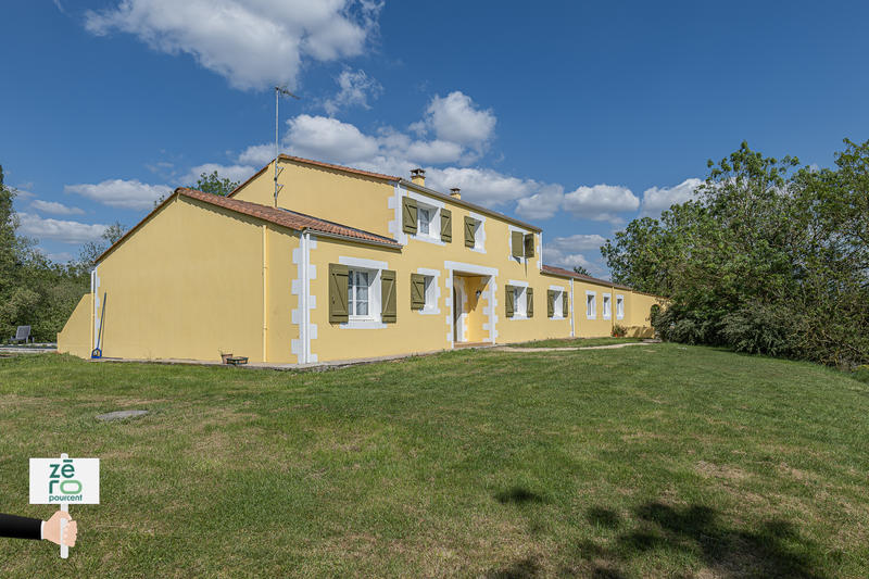 Maison - 280 m² - 9 pièces