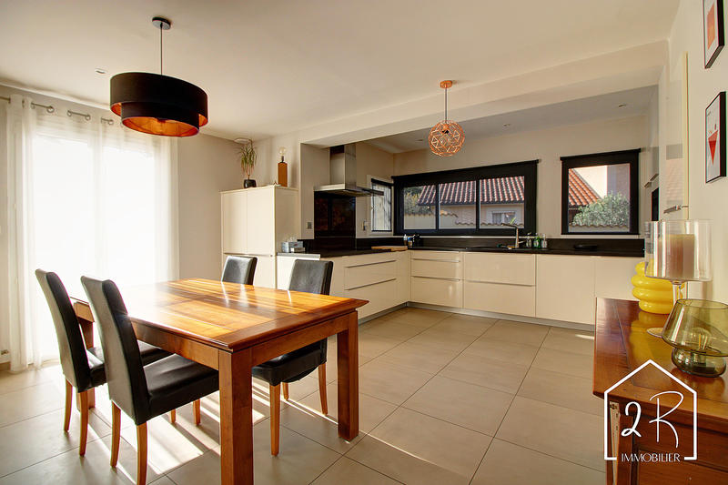 Maison - 140 m² - 5 pièces