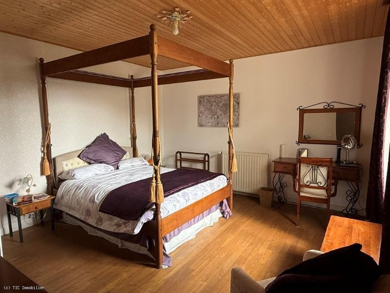 Maison de village - 392 m² - 10 pièces