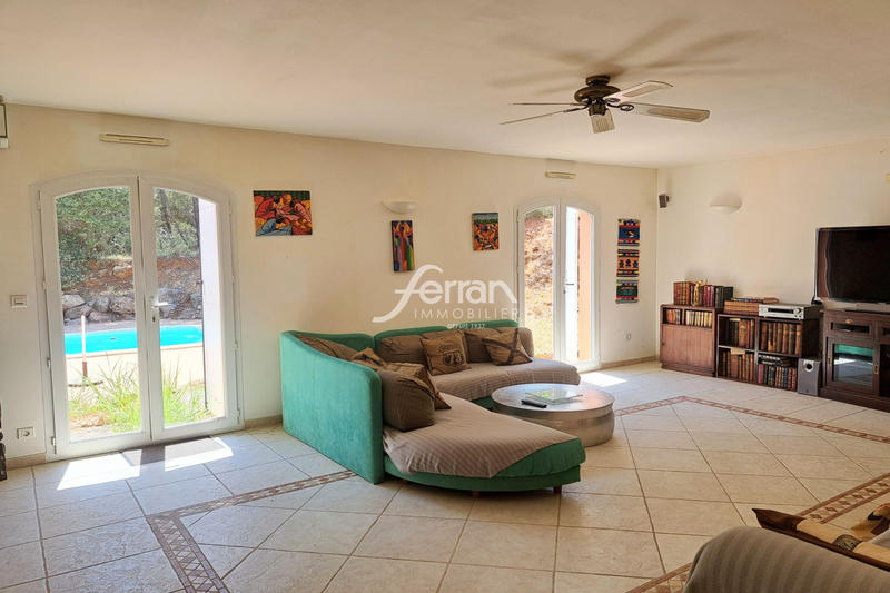 Maison - 220 m² - 7 pièces