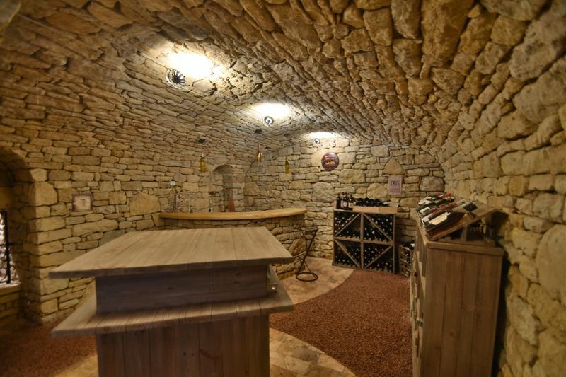 Maison - 270 m² - 9 pièces