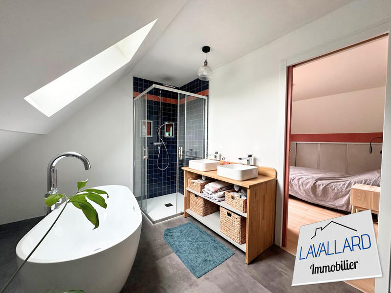 Maison - 202 m² - 8 pièces