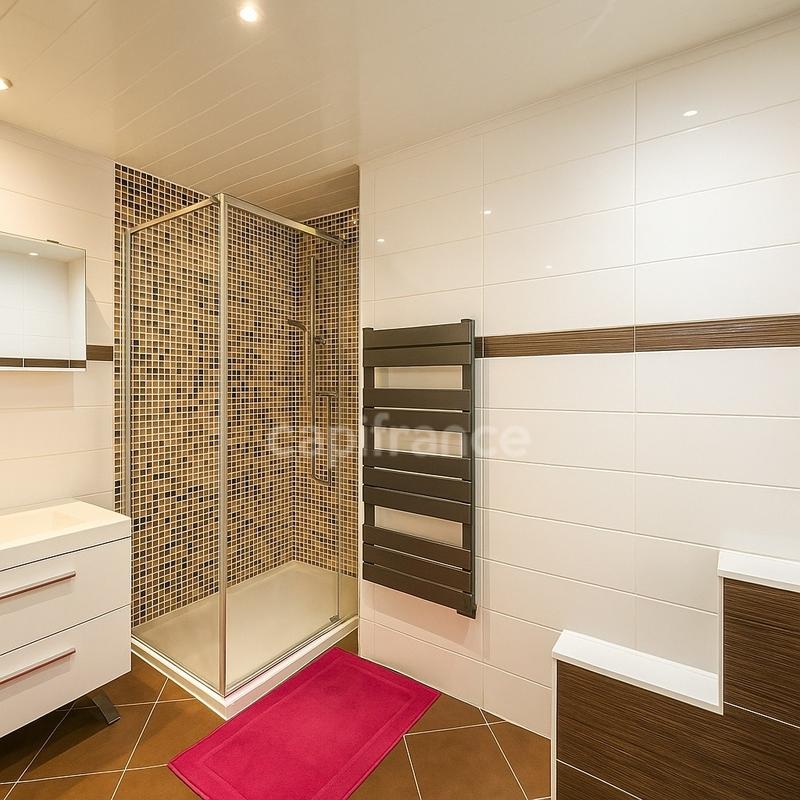 Maison - 222 m² - 8 pièces