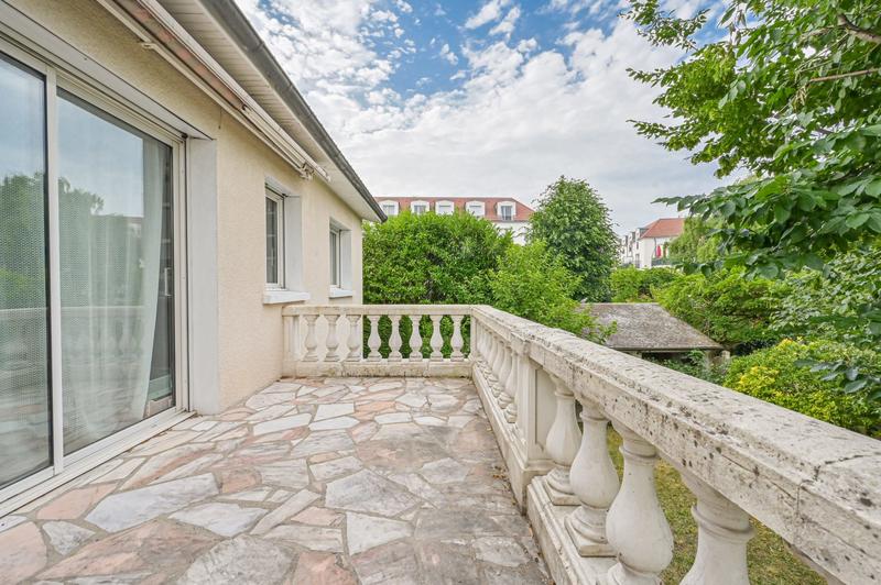 Maison contemporaine - 182 m² - 6 pièces