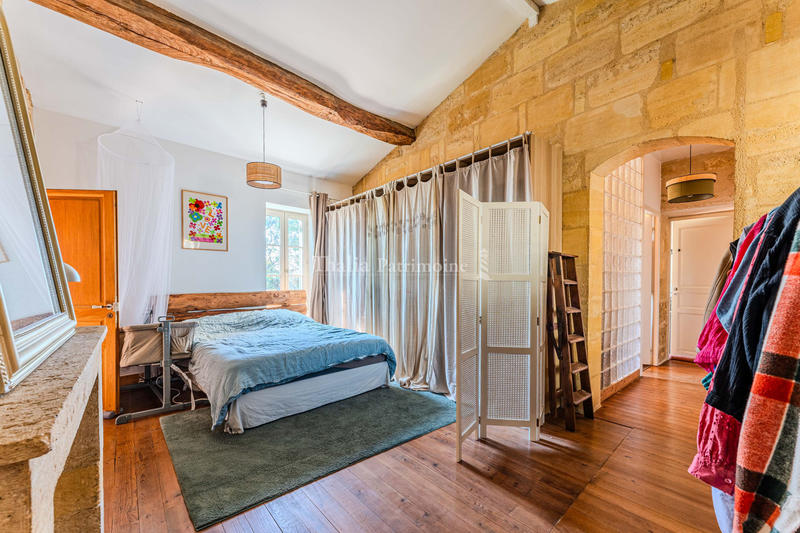 Maison - 318 m² - 9 pièces