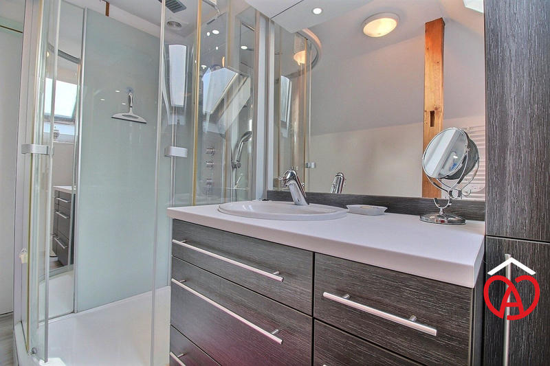 Maison - 216 m² - 8 pièces