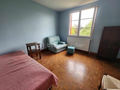 Maison traditionnelle - 137 m² - 8 pièces