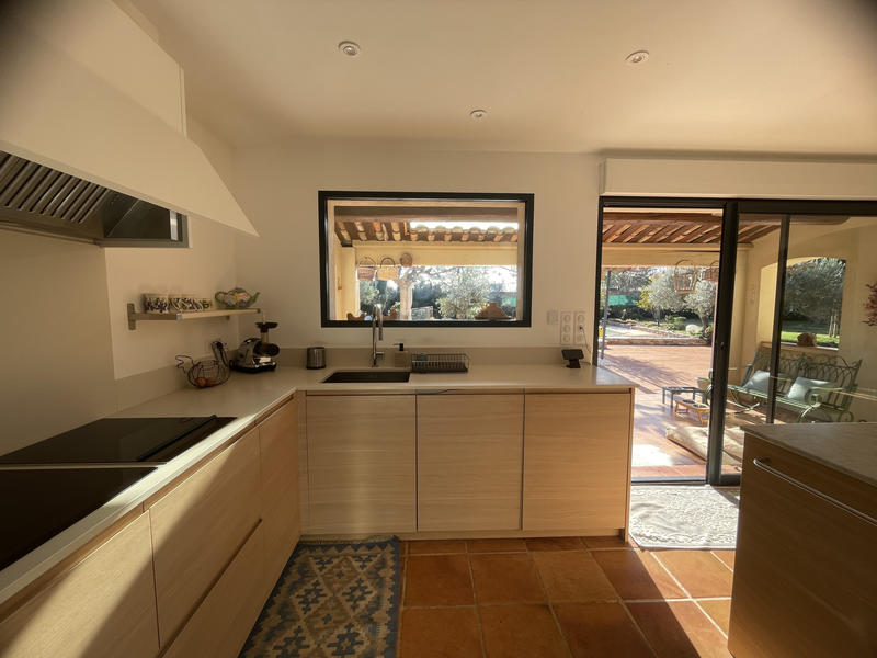 Maison - 200 m² - 7 pièces