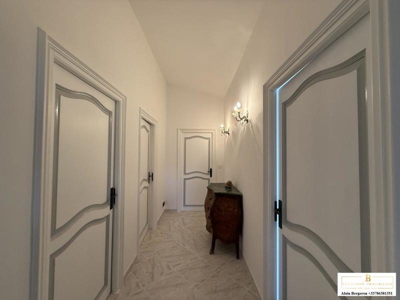 Maison - 220 m² - 5 pièces