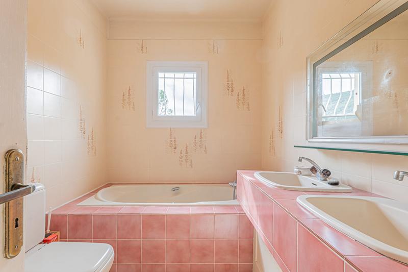 Maison - 241 m² - 8 pièces