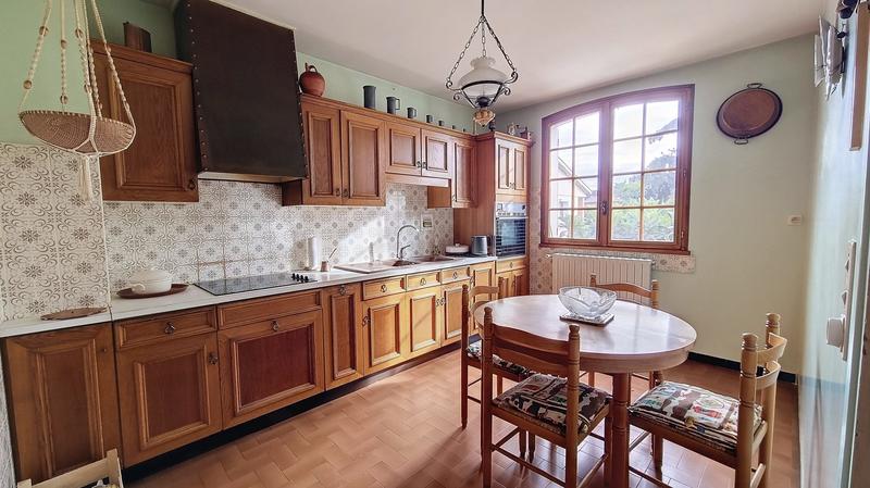 Maison - 183 m² - 7 pièces