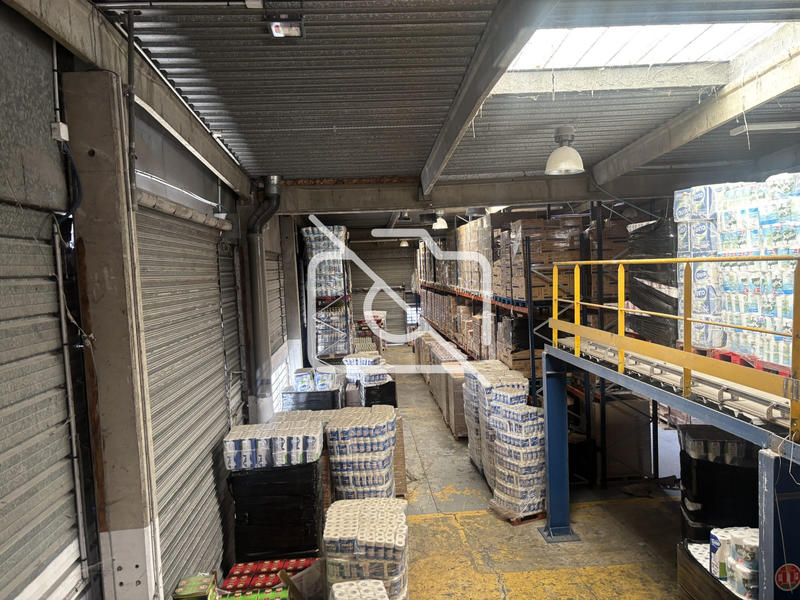 Entrepôt - 3 244 m²