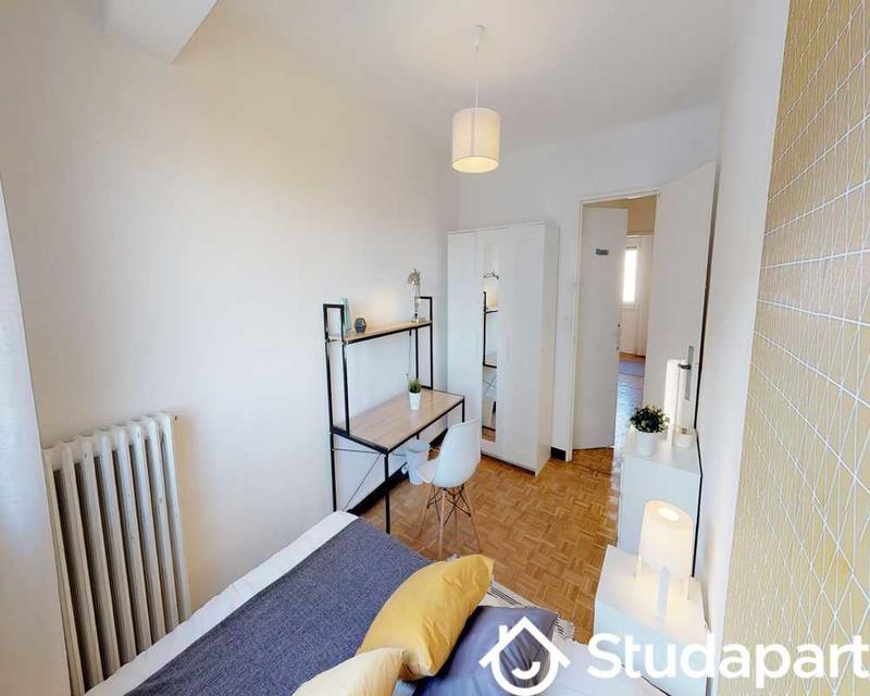 Chambre - 80 m² - 1 pièce