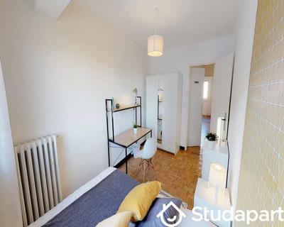 Chambre - 80 m² - 1 pièce