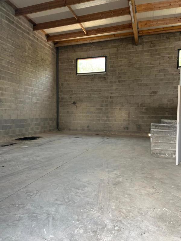 Local commercial - 150 m² - 2 pièces