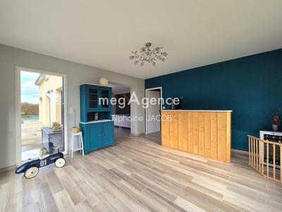 Maison - 210 m² - 10 pièces