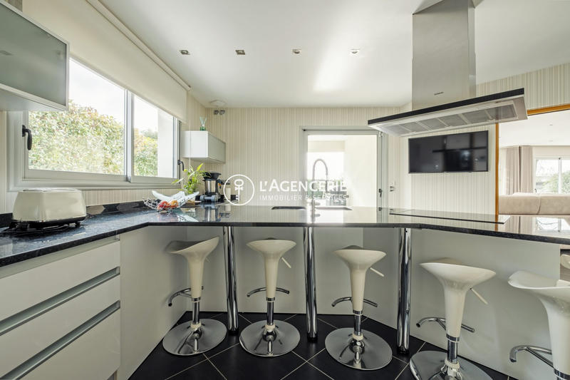 Maison - 180 m² - 5 pièces