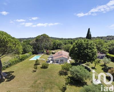 Maison - 220 m² - 5 pièces