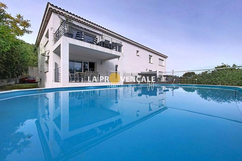 Appartement - 367 m² - 3 pièces